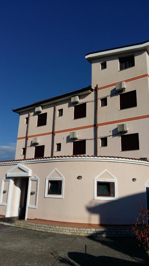 Drini Hotel Rrashbull Экстерьер фото