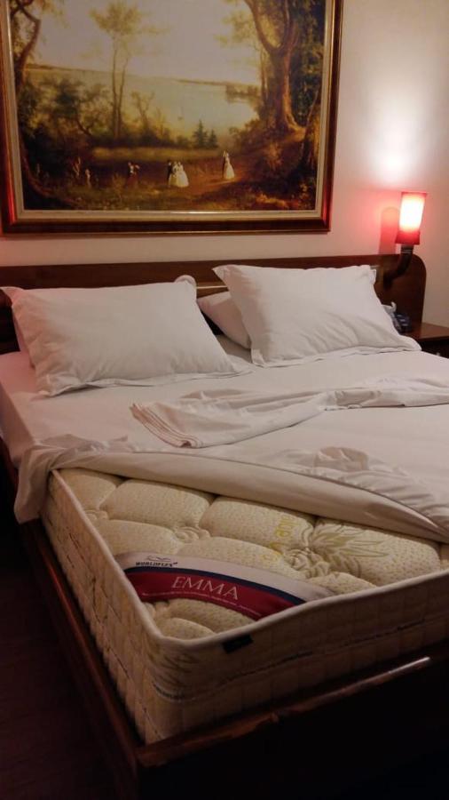 Drini Hotel Rrashbull Экстерьер фото