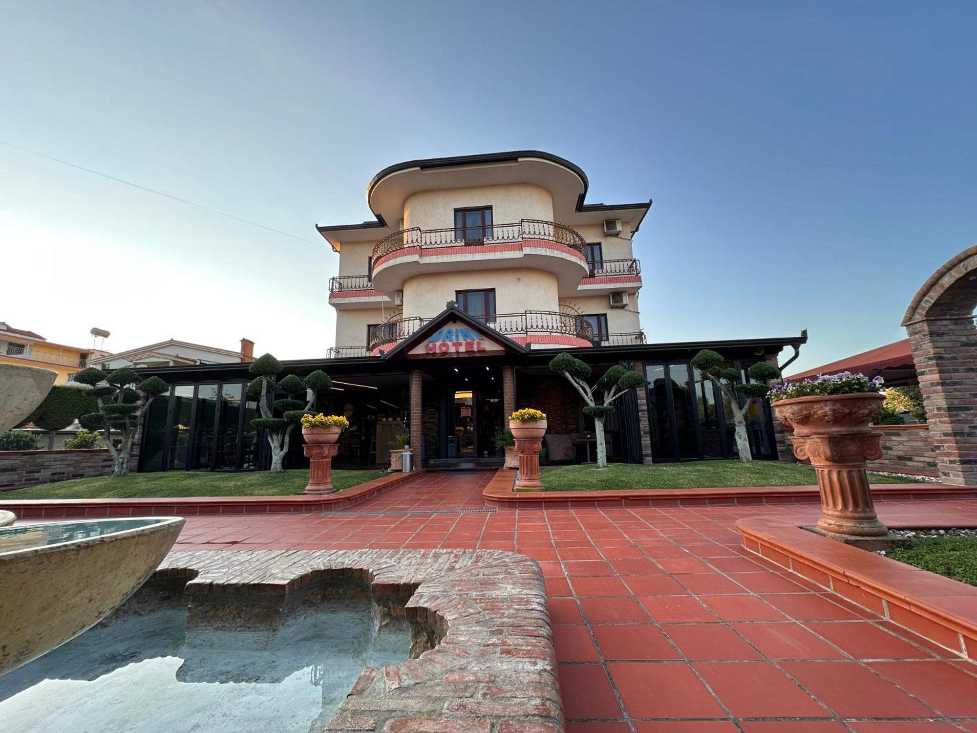 Drini Hotel Rrashbull Экстерьер фото